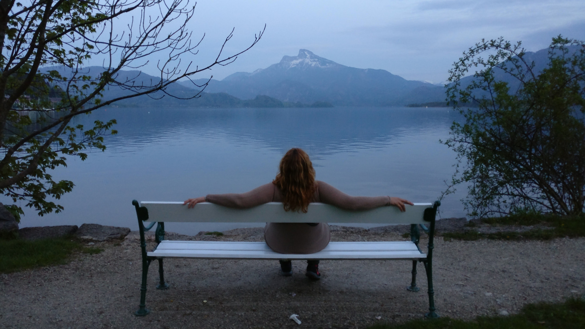 Waiting for the sunset at the Mondsee lakeshore