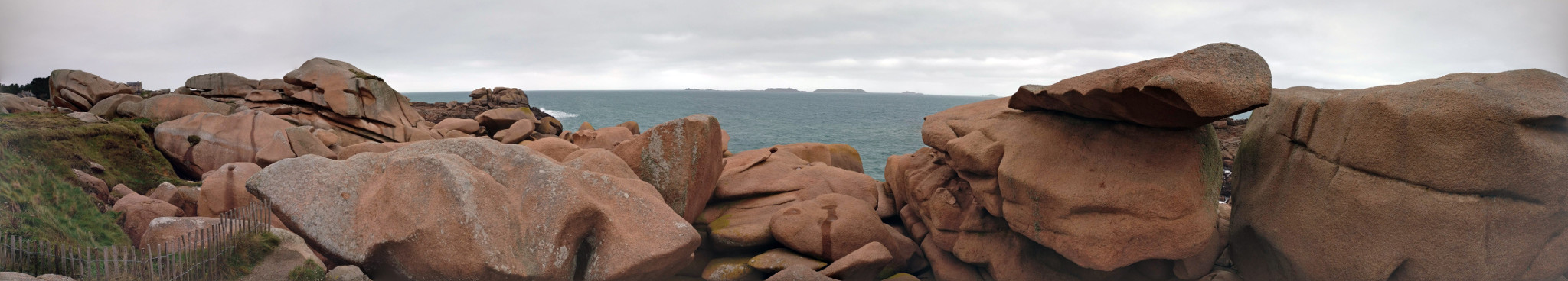 Panoramic in the Côte de Granit Rose